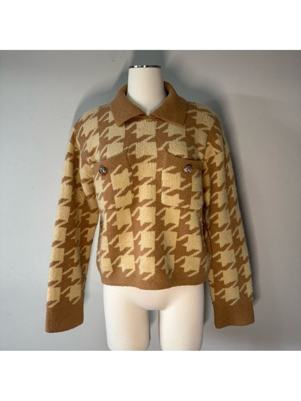English Factory Tan and Cream Houndstooth Sweater with collar SZ Large